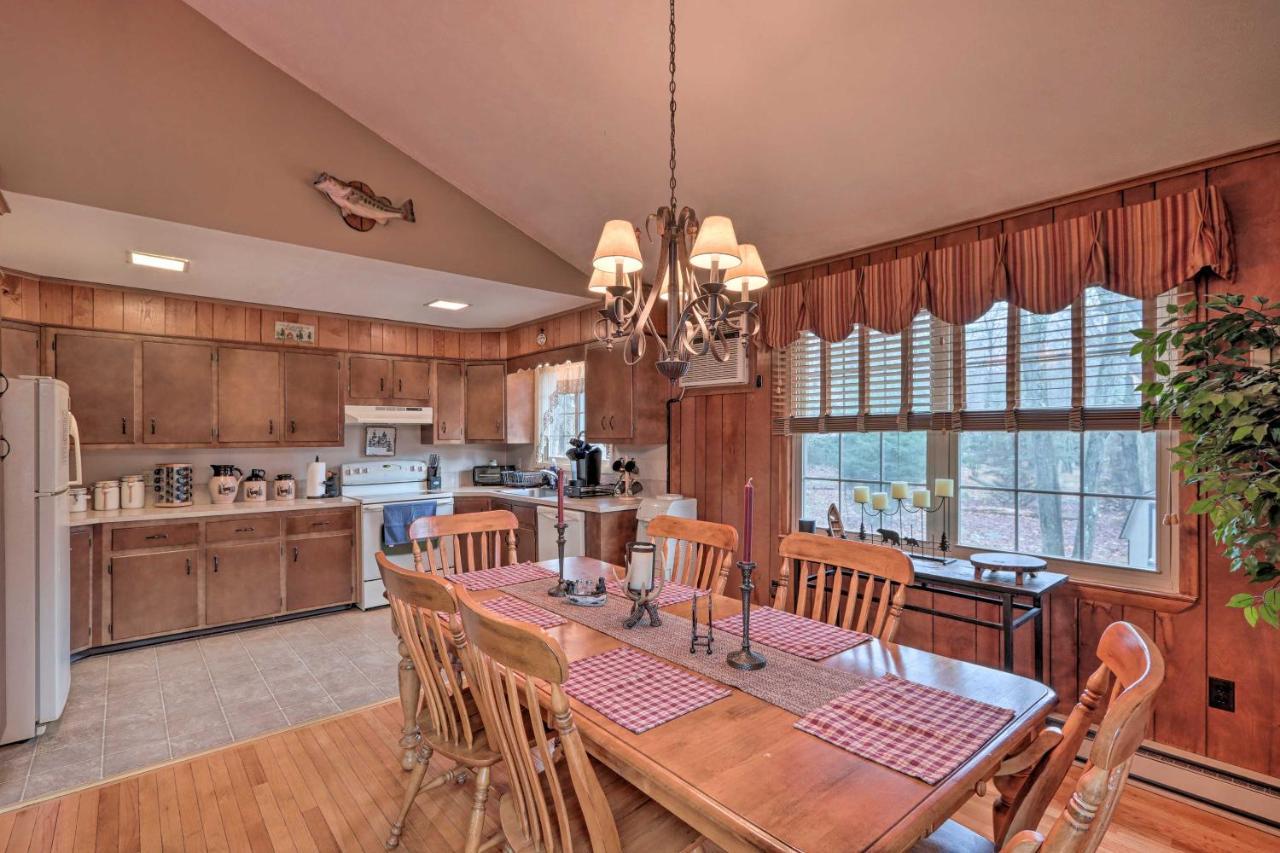 Poconos Home With Game Room Walk To Lake Harmony! Dış mekan fotoğraf