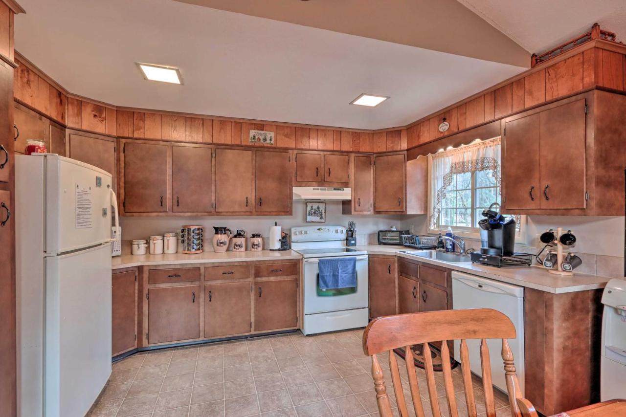 Poconos Home With Game Room Walk To Lake Harmony! Dış mekan fotoğraf